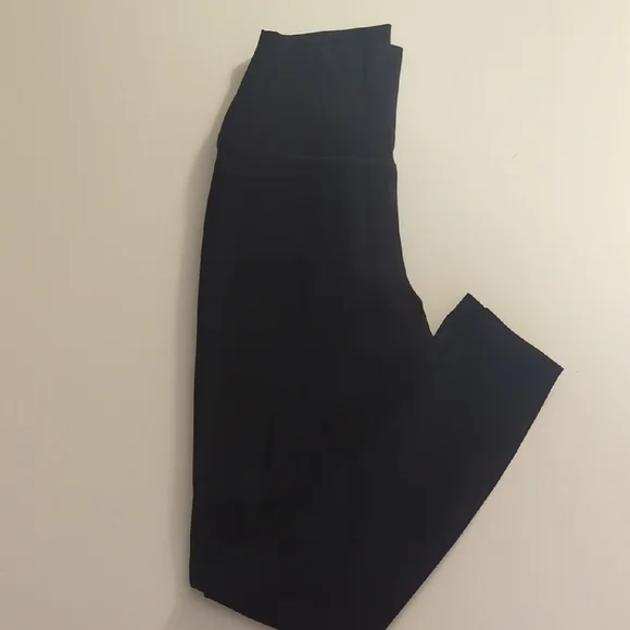 ALO Yoga Black Leggings With Front Cutouts - Picture 4 of 8